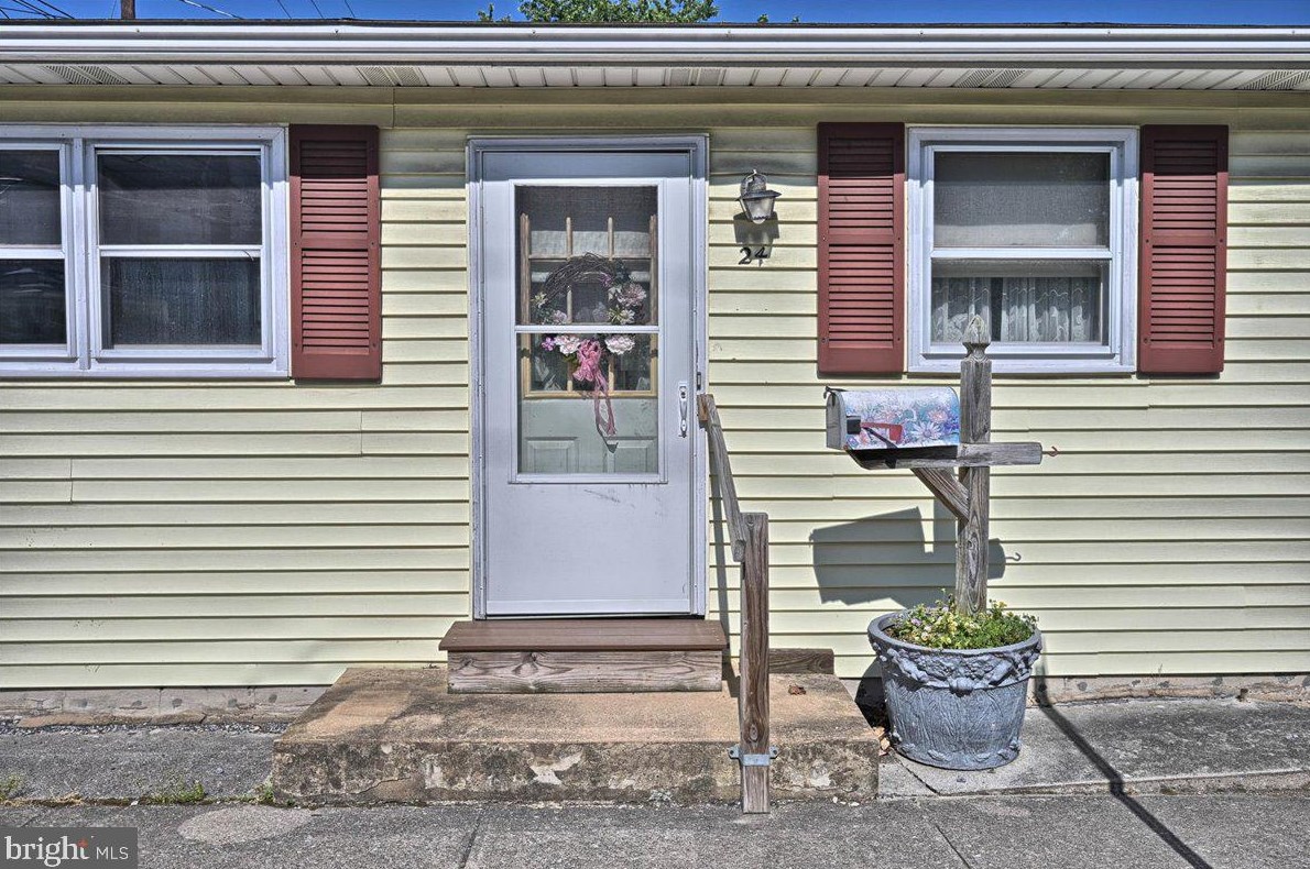 24 N Lancaster St, Bellegrove, PA 17003