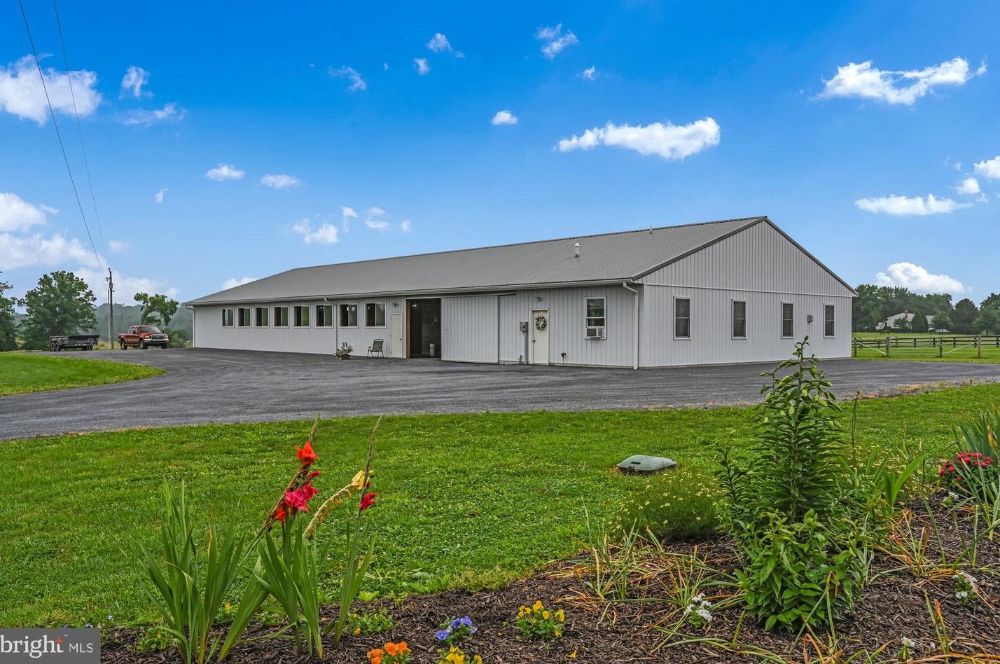 16 Crooked Rd, Bellegrove, PA 17003-8511