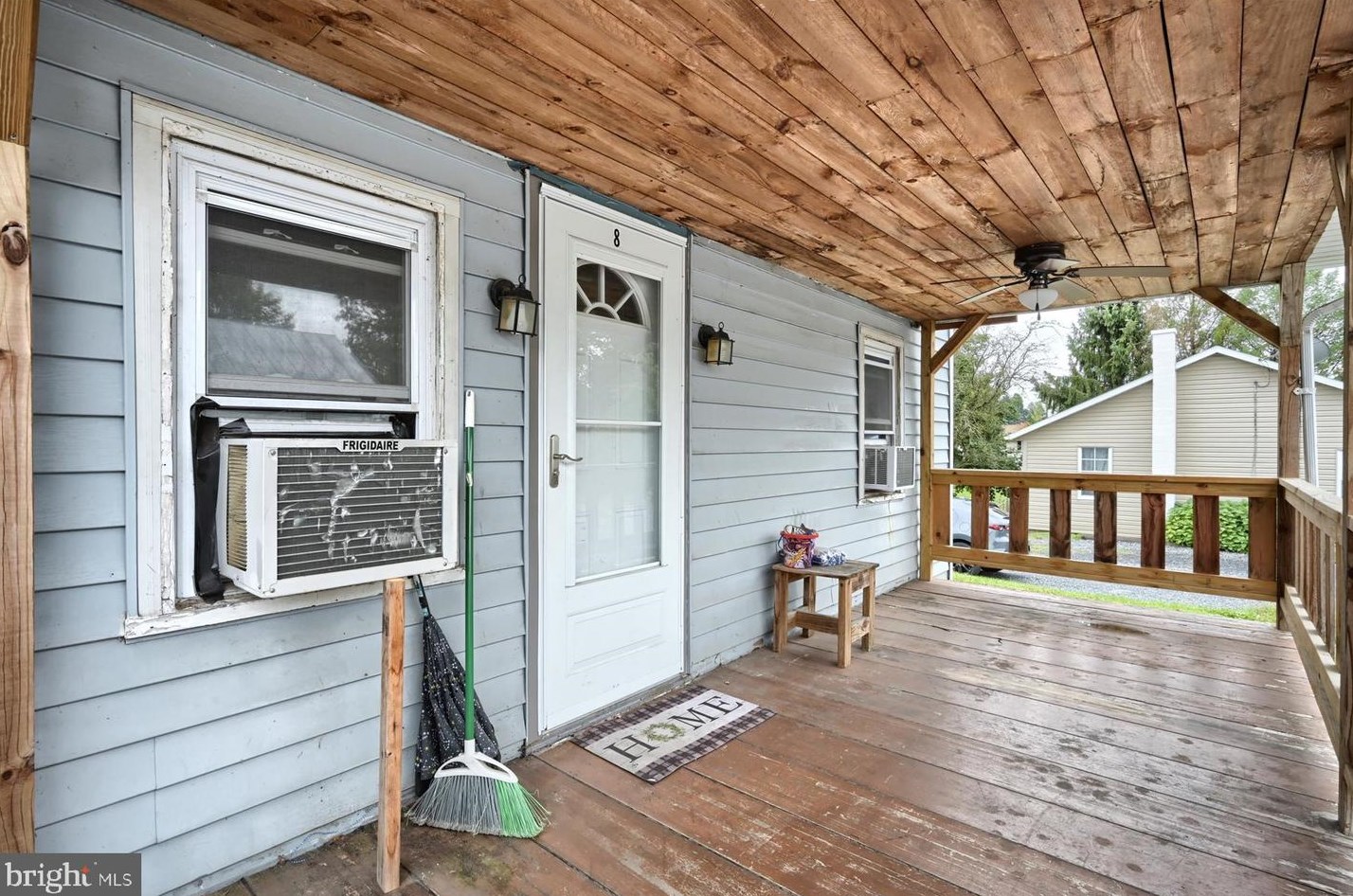 8 Spruce Ln, Lebanon, PA 17046-8063