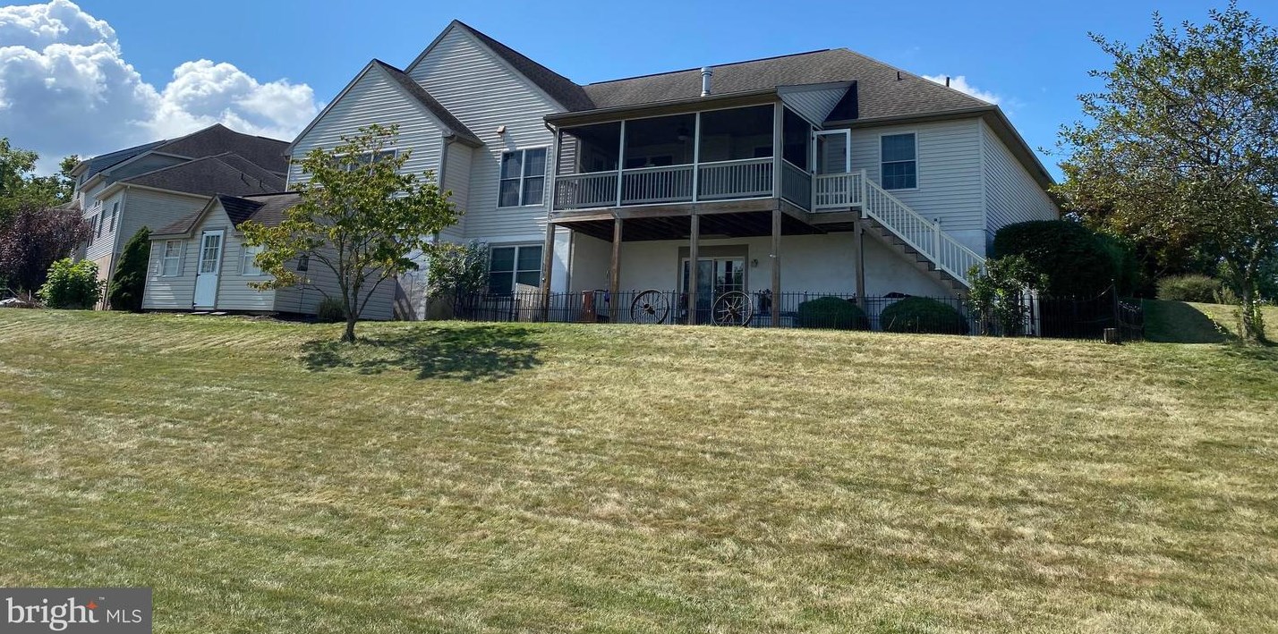 445 Millbridge Dr, Lebanon, PA 17042-9413