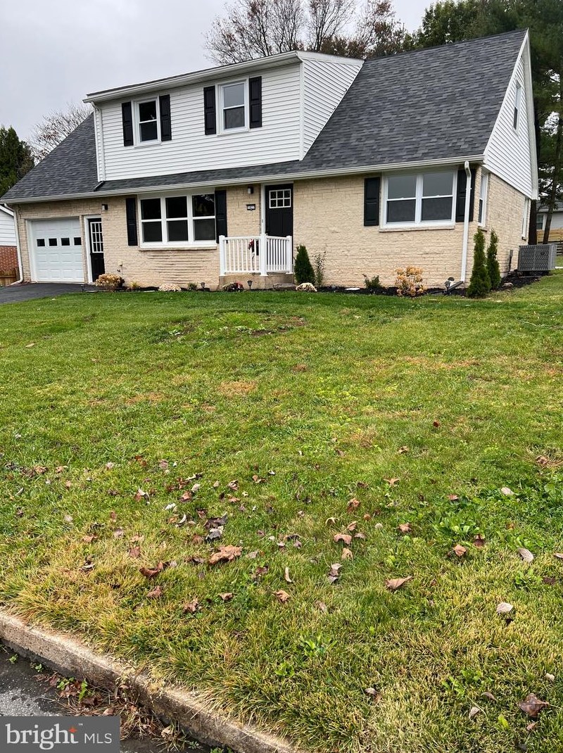 1827 Martin Dr, Lebanon PA  17046-1830 exterior