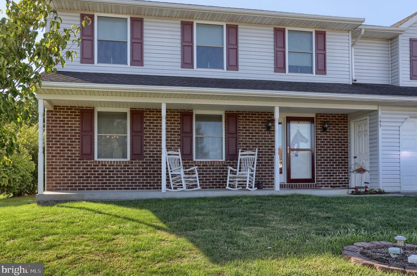145 Sweetwater Ln, Stricklerstown, PA 17073-9043