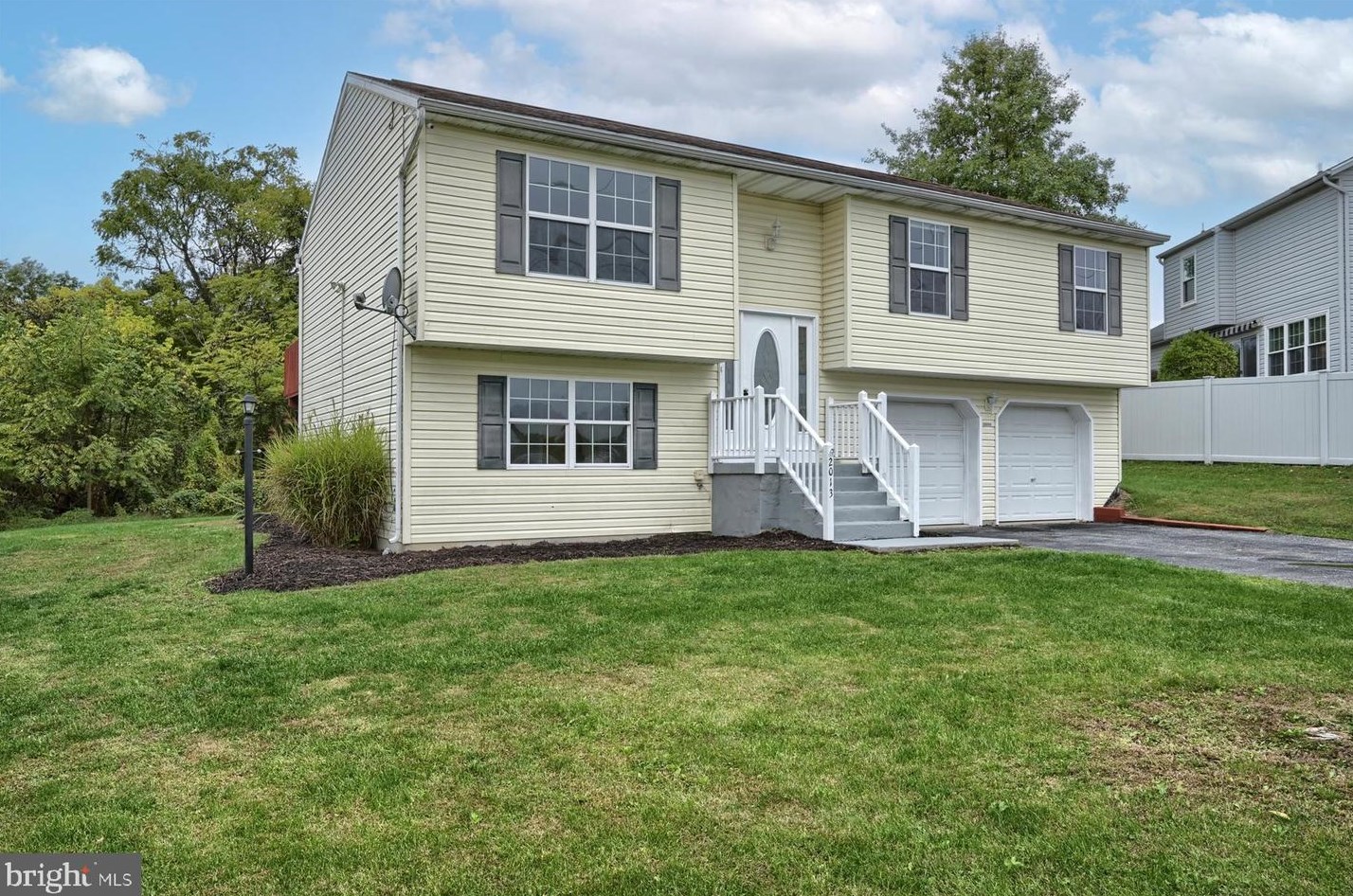 2013 Water St, Lebanon, PA 17046-1841