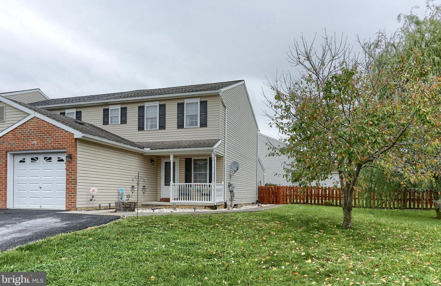 214 Lighthouse Dr, Bordnersville, PA 17038-8953