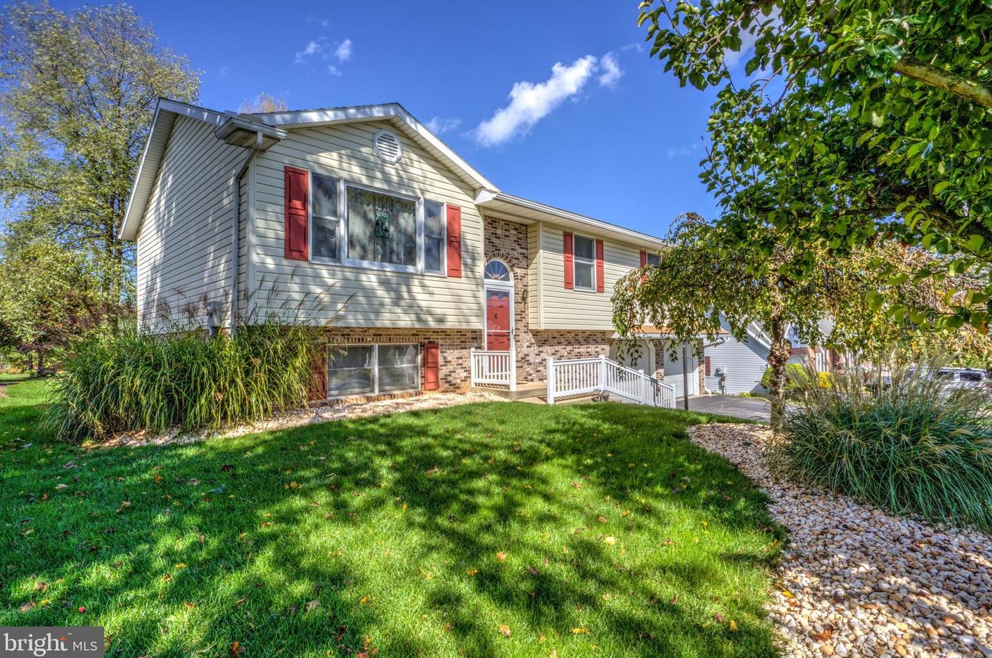 13 Palm Ln, Lebanon, PA 17042-9118