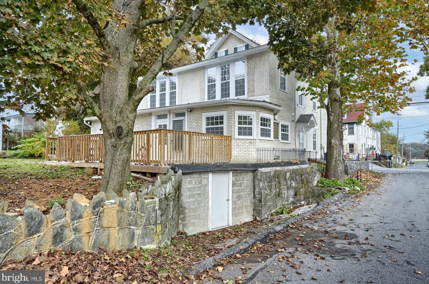 70 Main St, Lebanon PA  17042-9527 exterior