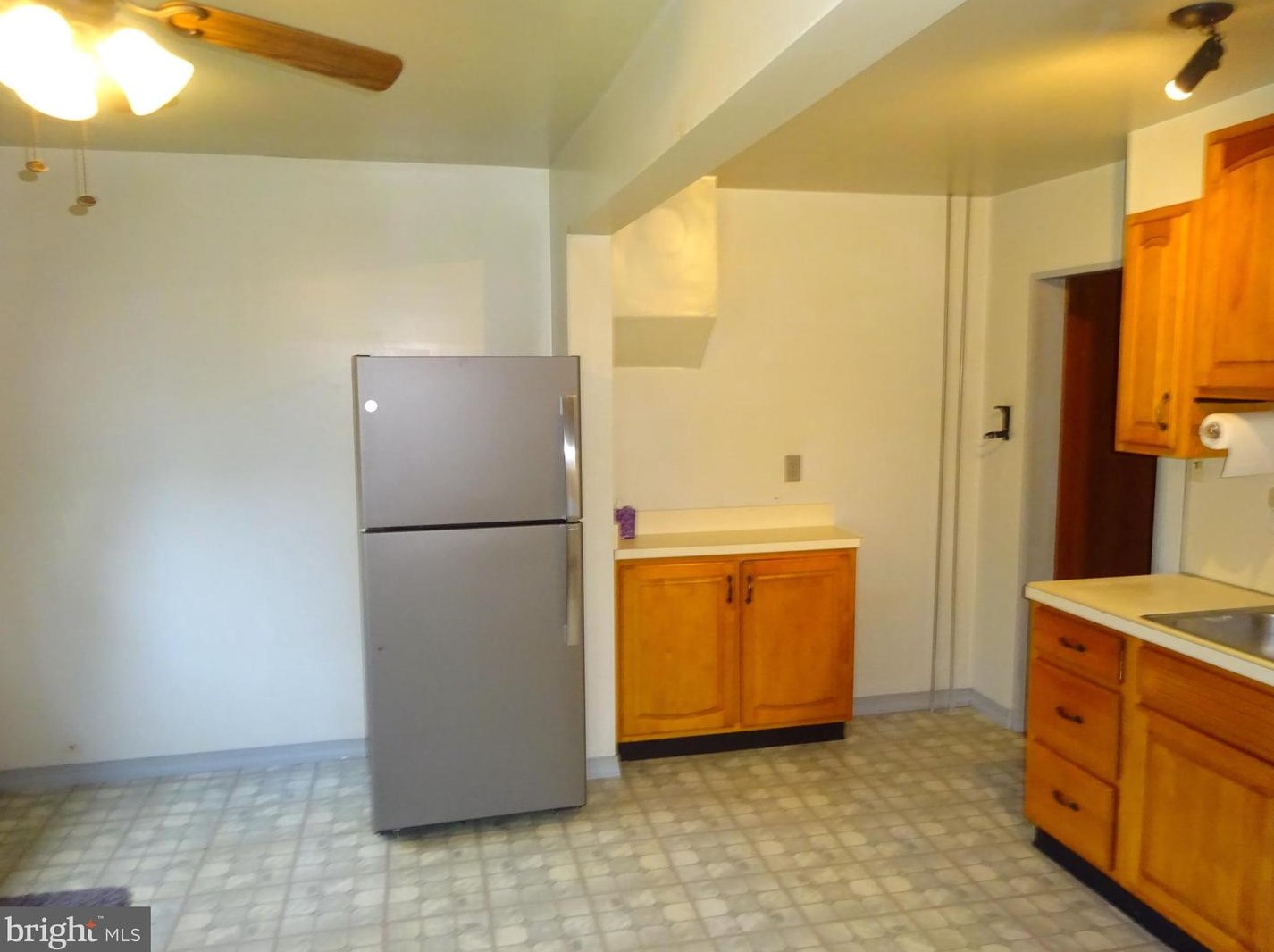 28 Sheridan Rd, Stricklerstown, PA 17073-9102