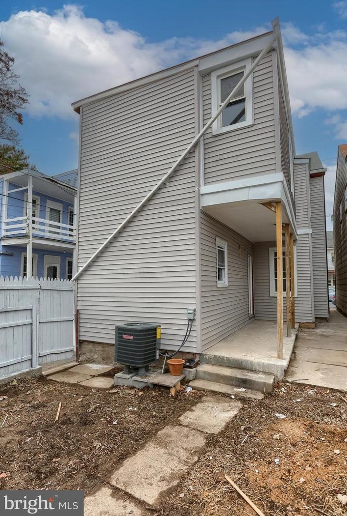 718 Guilford St, Lebanon PA  17046-3528 exterior