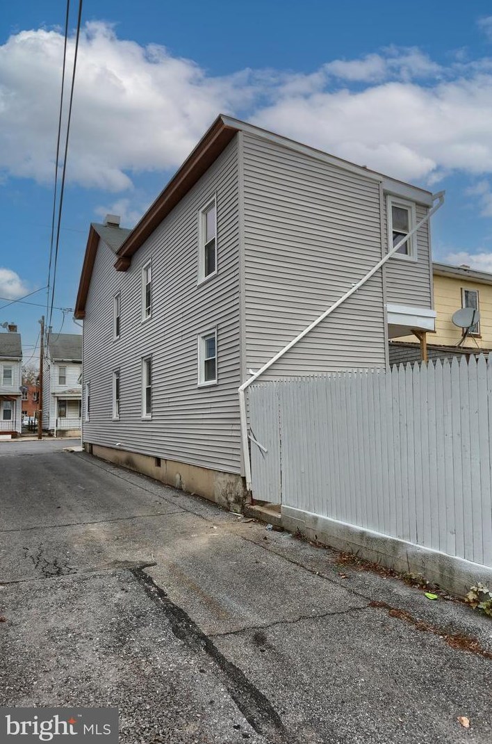 718 Guilford St, Lebanon PA  17046-3528 exterior