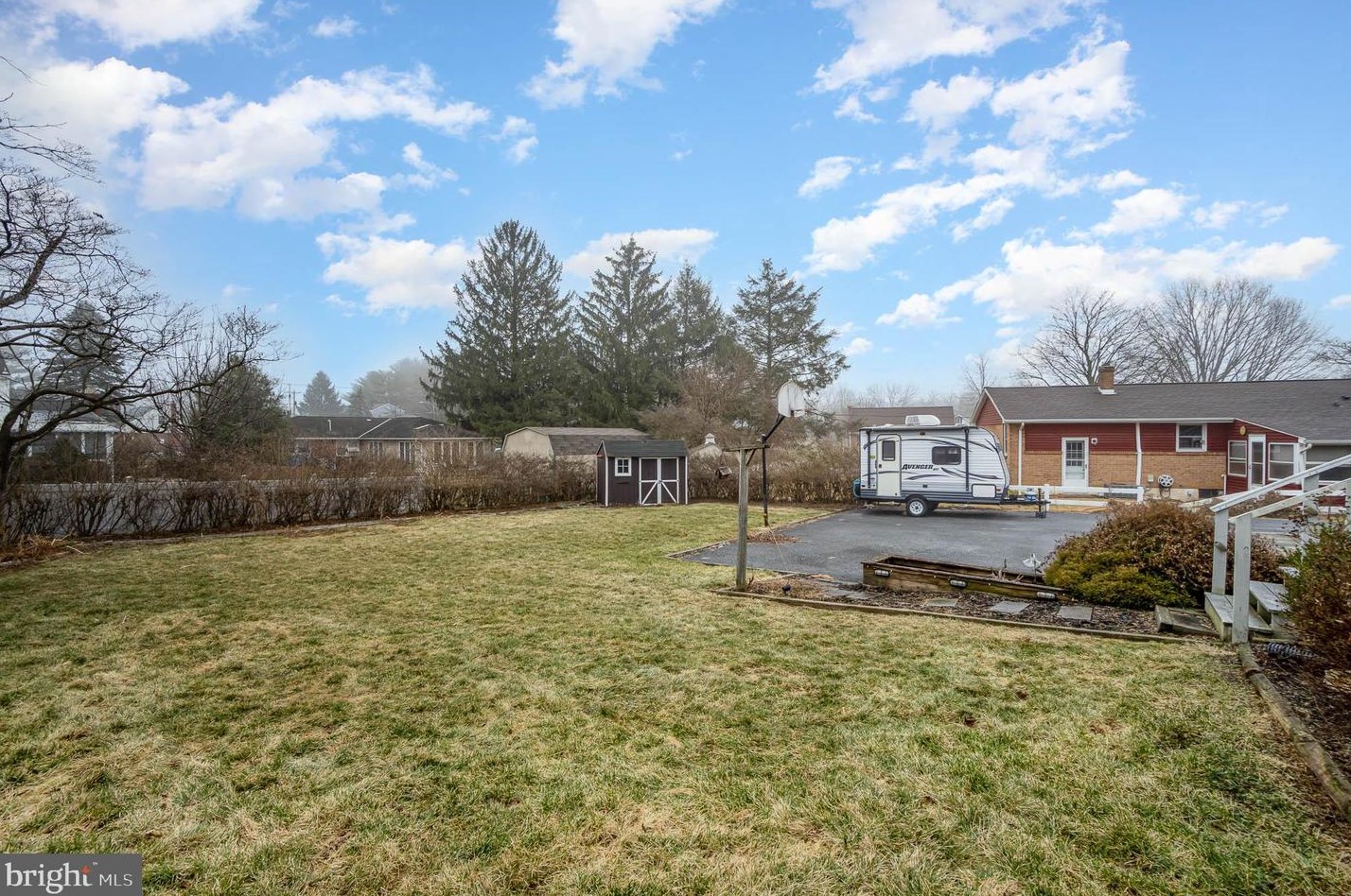 403 Wilshire Dr, Lebanon PA  17042-3157 exterior