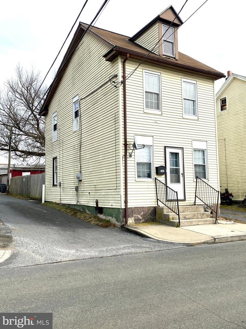 364 14th St, Lebanon, PA 17046-3311