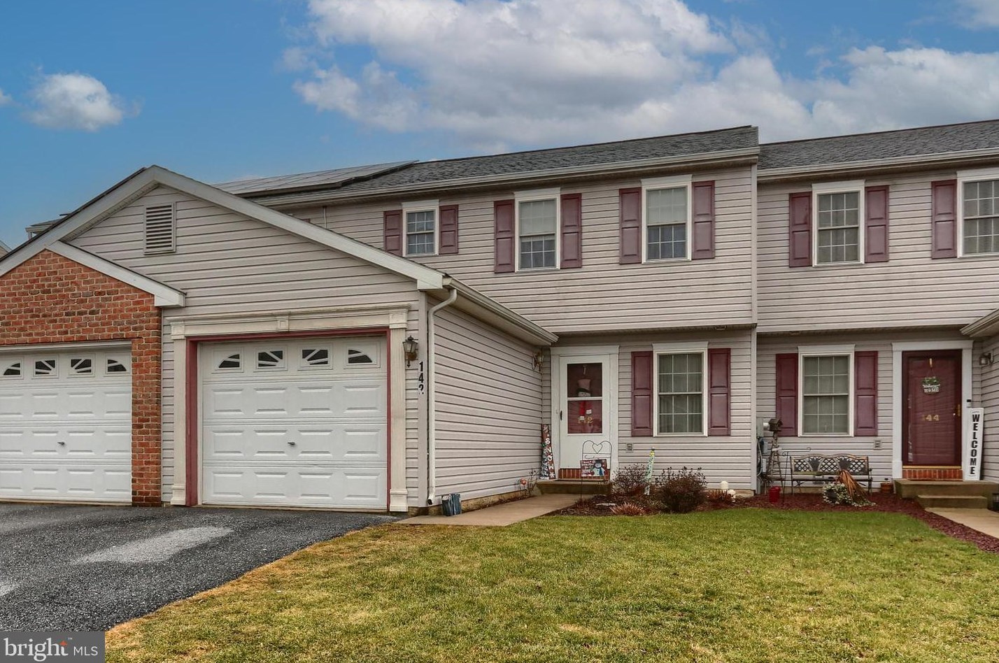 142 Lighthouse Dr, Bordnersville, PA 17038-8955