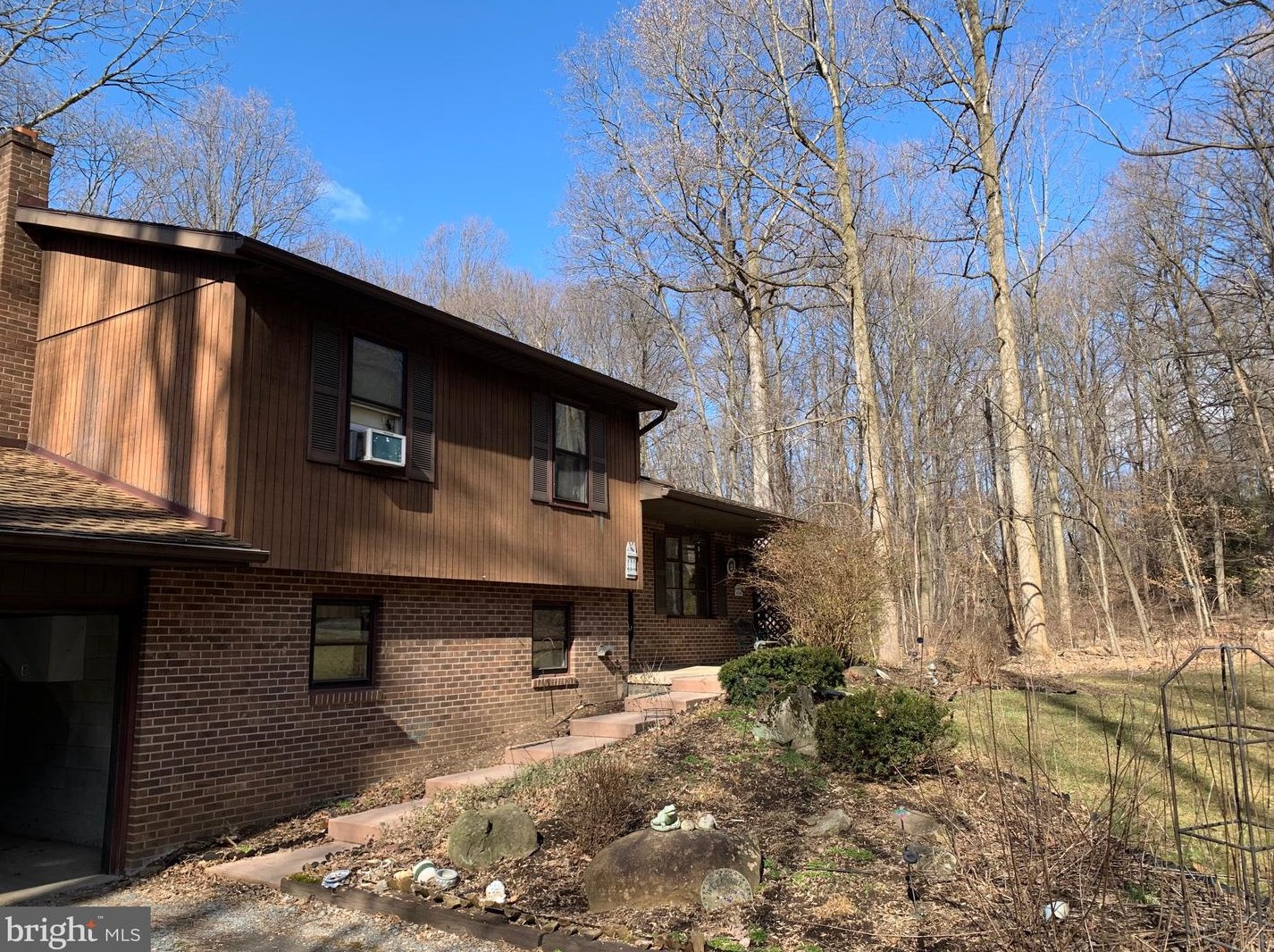 1204 Ash Ln, Lebanon, PA 17042-9626