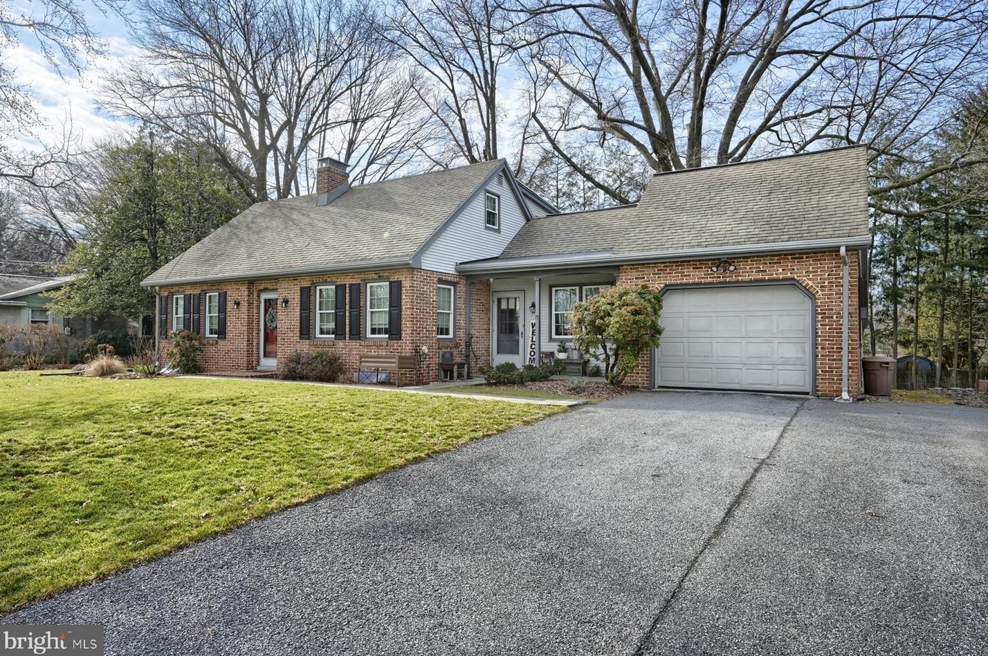 15 Pennwood Rd, Lebanon, PA 17042-8006