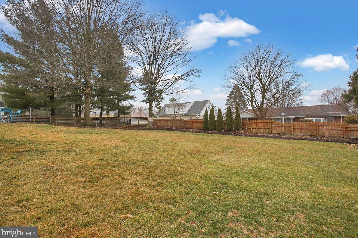 20 Brookfield Dr, Lebanon PA  17046-1800 exterior