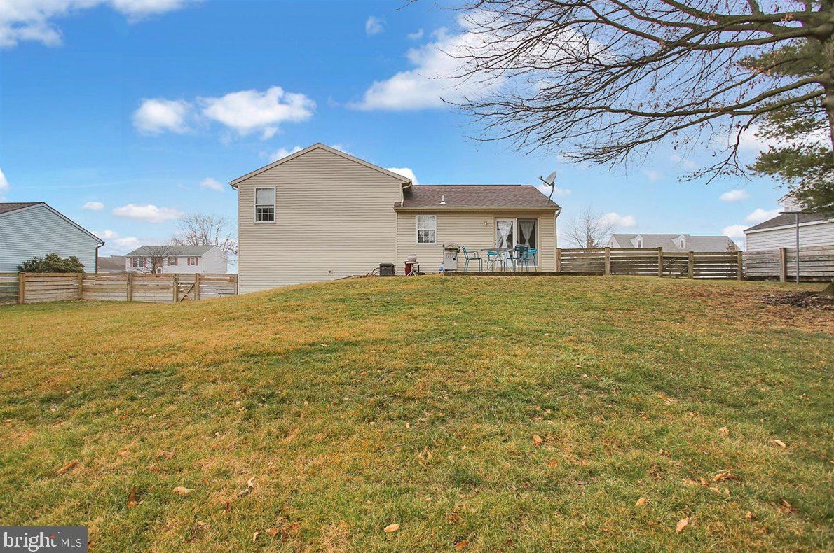 20 Brookfield Dr, Lebanon PA  17046-1800 exterior