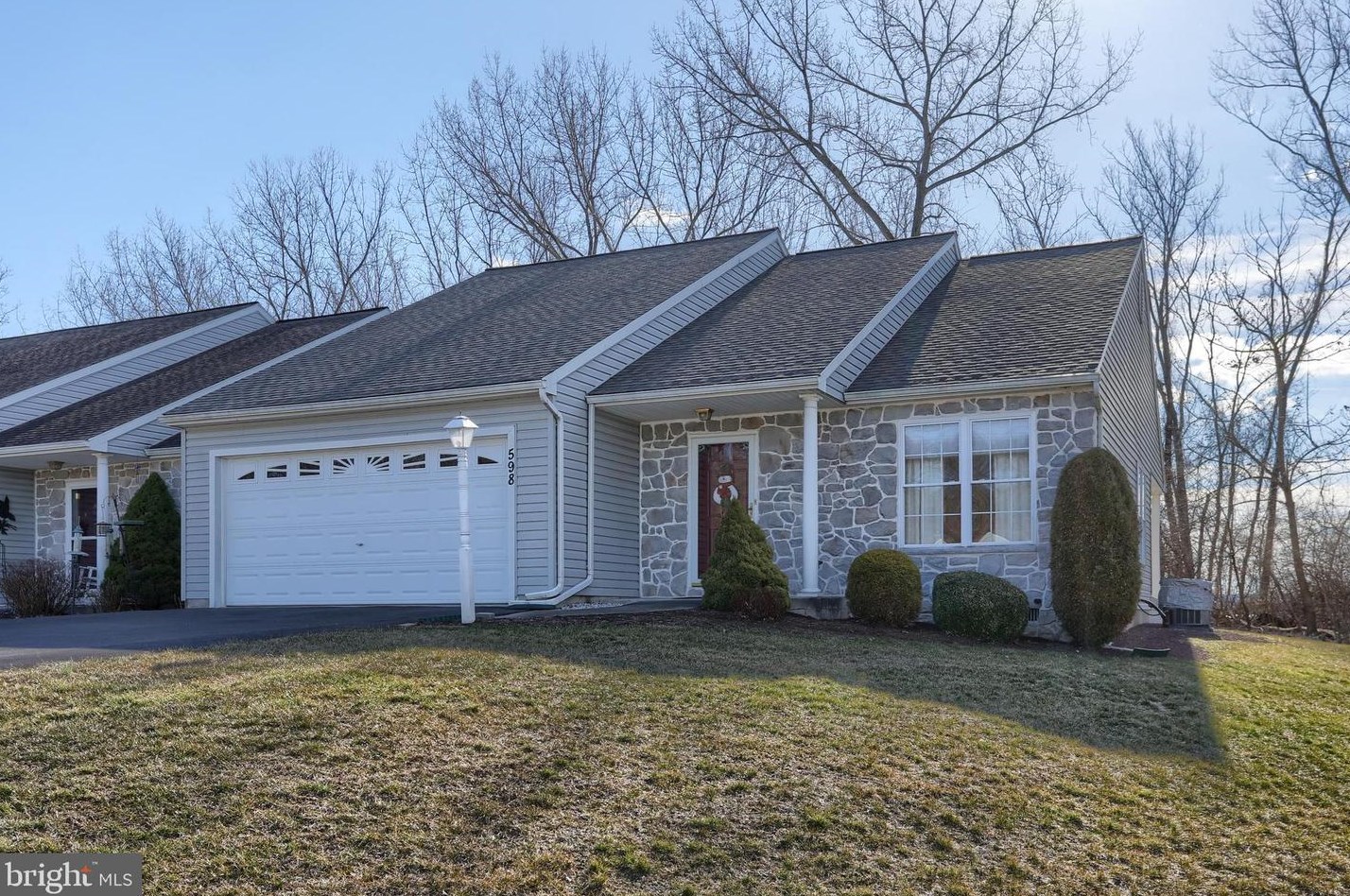 598 Blueberry Ln, Lebanon, PA 17046-4509