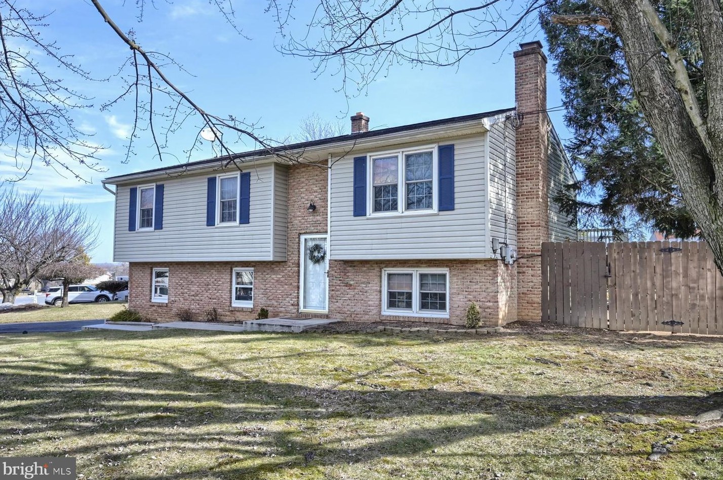 1446 Esther Dr, Lebanon, PA 17042-9102