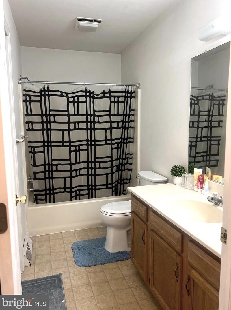 2016 Acorn Dr, Lebanon PA  17042-4600 exterior