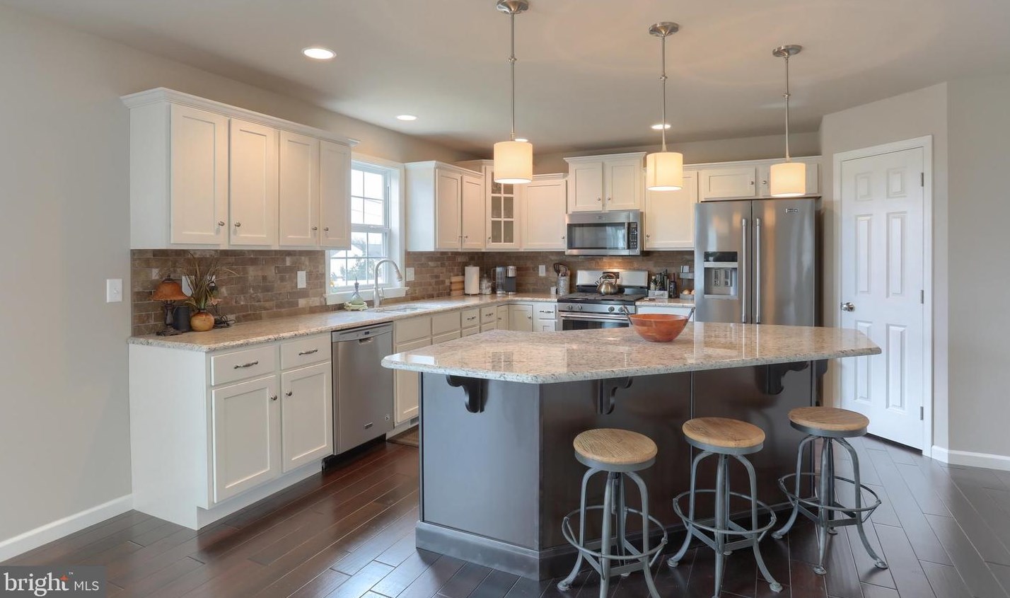 665 Fieldstone Dr, Bellegrove, PA 17003