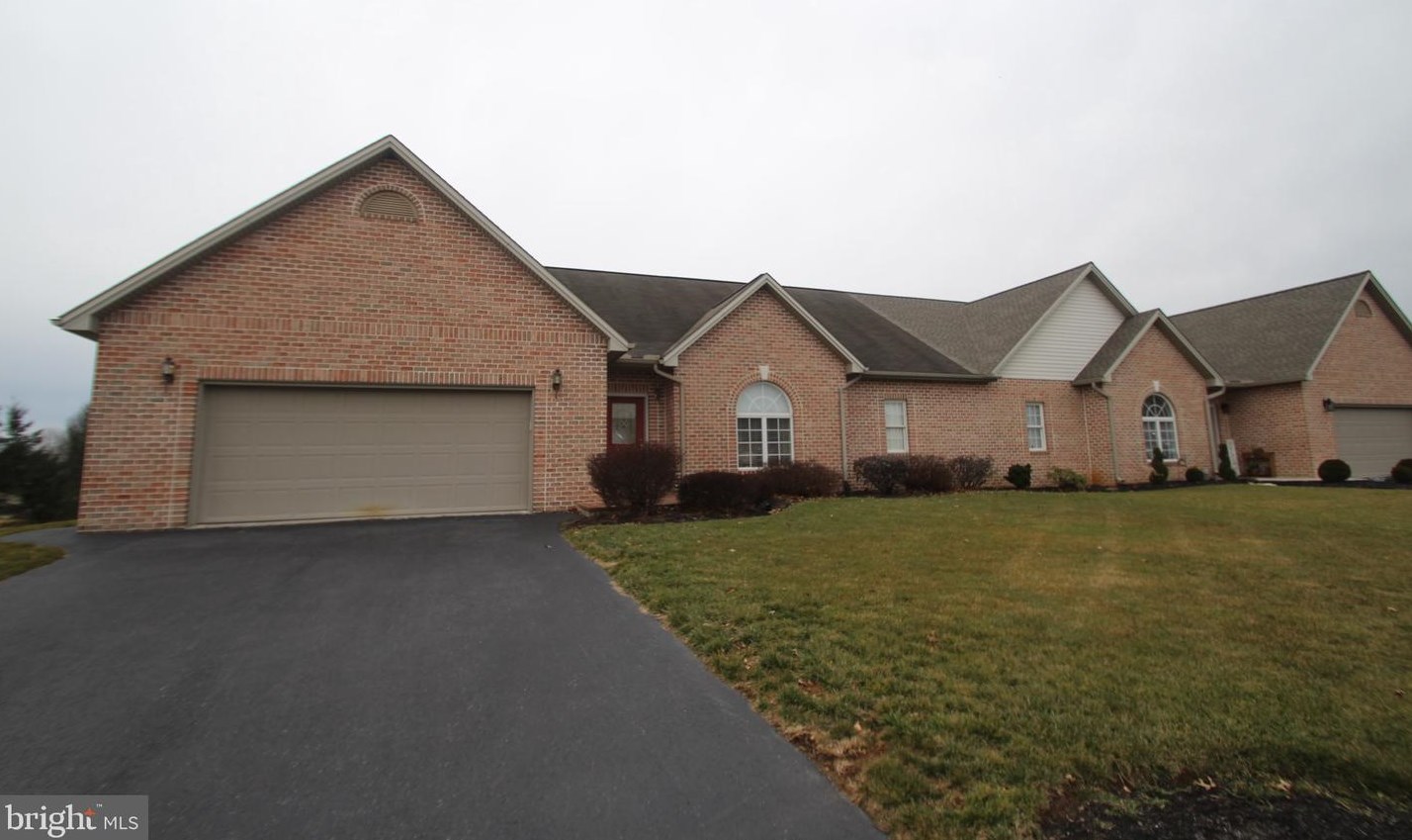 37 Early Ln, Bellegrove, PA 17003