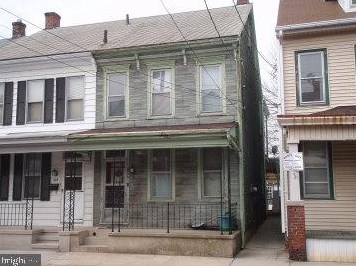 527 3rd St, Lebanon, PA 17042-6802