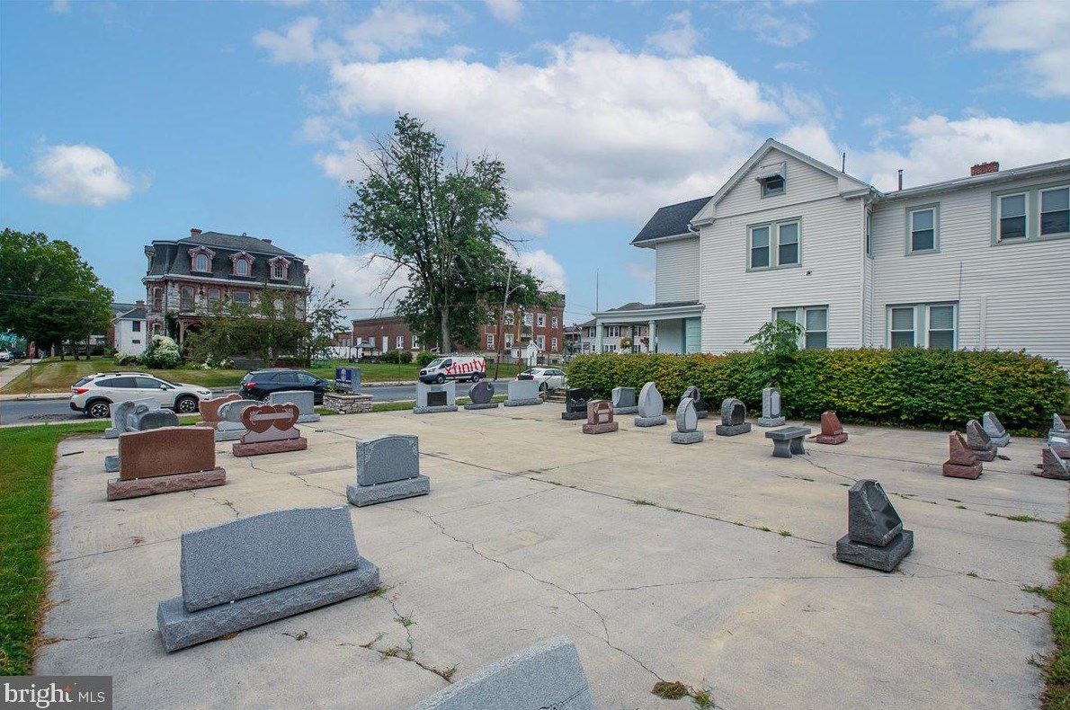240 Chestnut St, Lebanon, PA 17042-2422