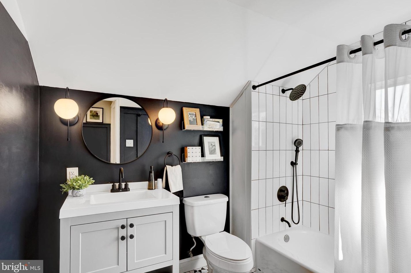 1914 Allegheny Ave, Lebanon PA  17042-8313 exterior