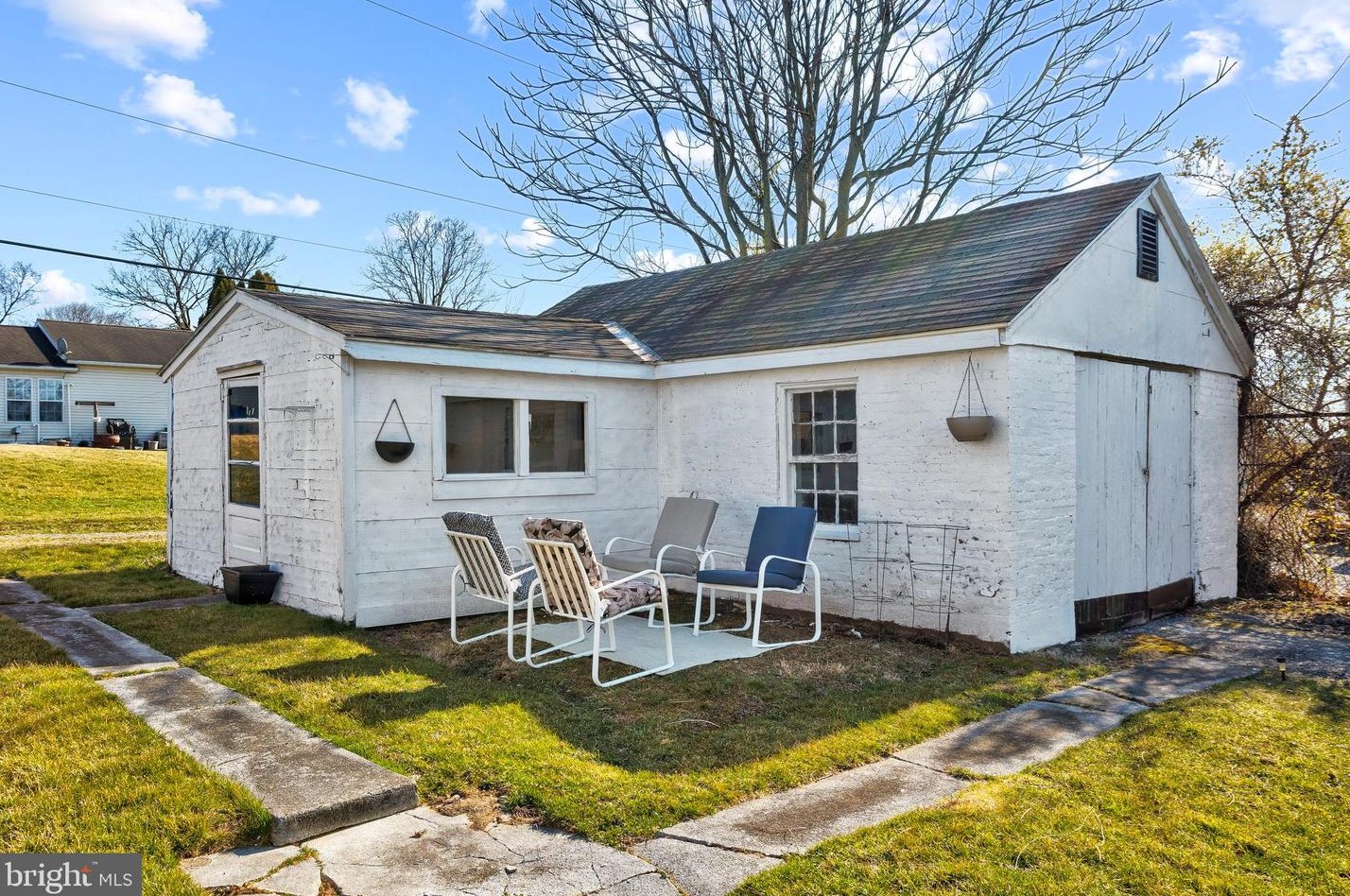 1914 Allegheny Ave, Lebanon PA  17042-8313 exterior