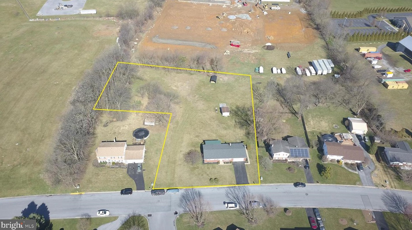 1315 Metro Dr, Lebanon, PA 17042-9144