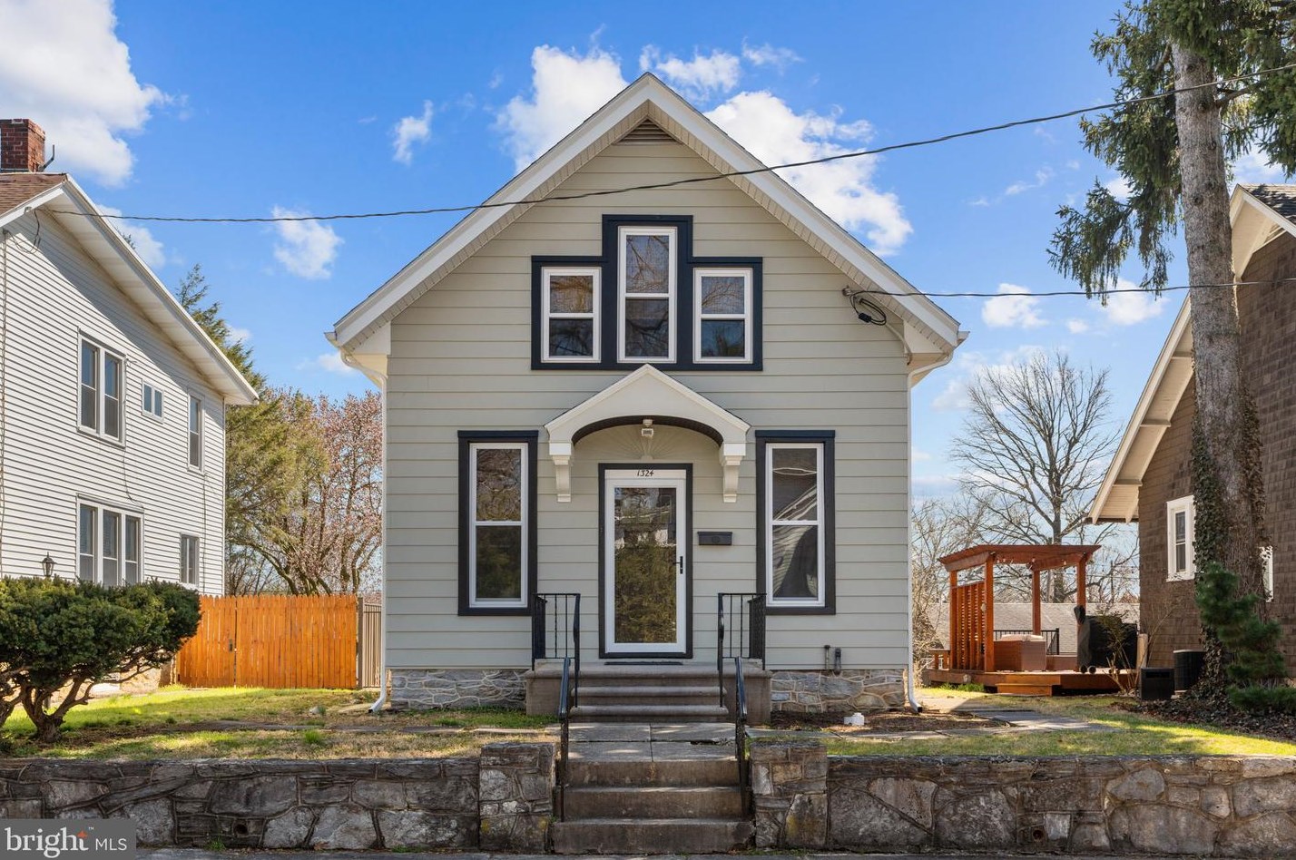 1324 Elm St, Lebanon, PA 17042-6525