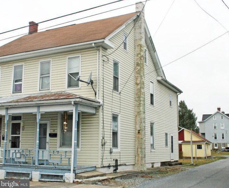 17 E Bahney Ave, Reistville, PA 17067