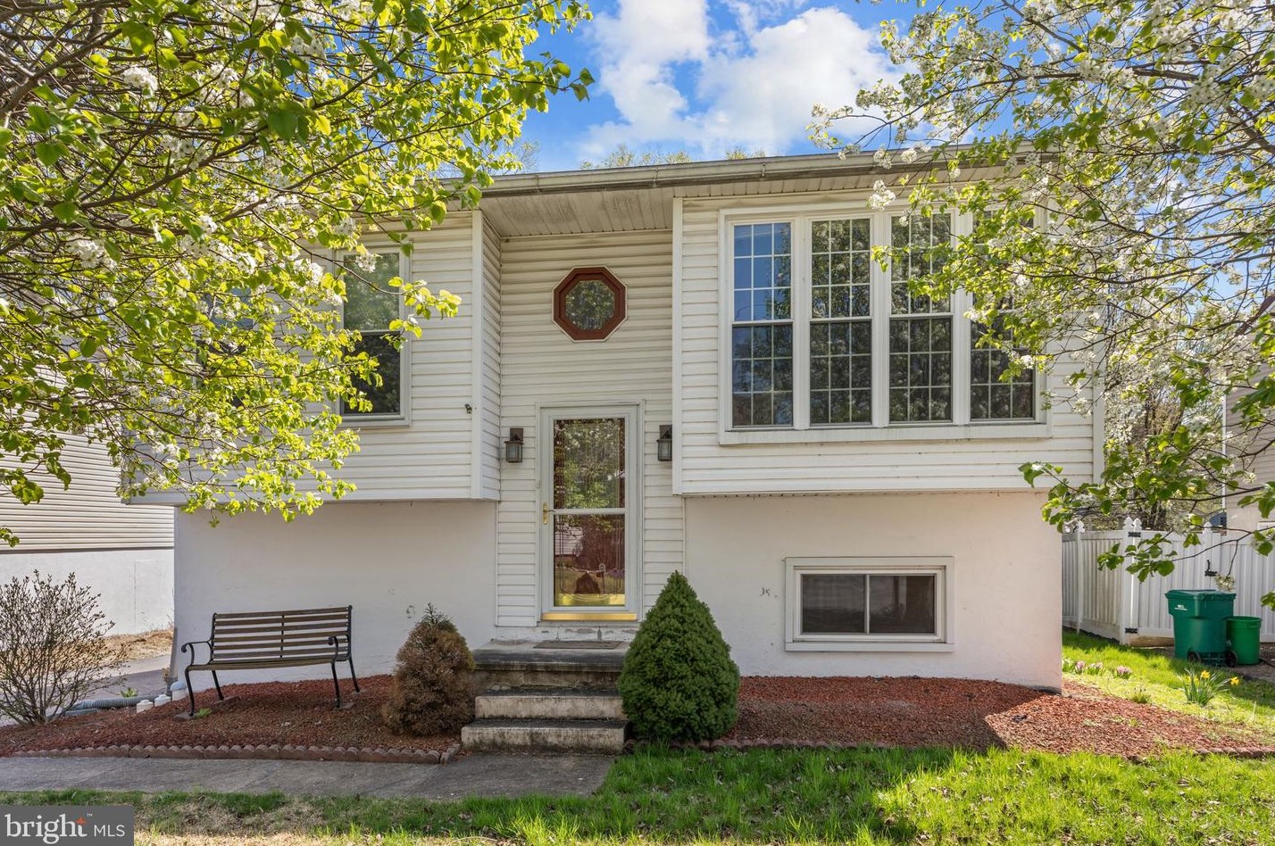 710 Harding St, Lebanon, PA 17046-2943