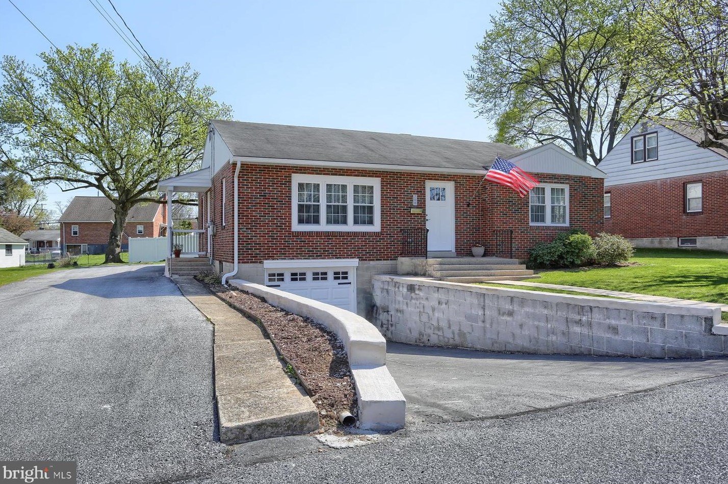 708 2nd Ave, Lebanon PA  17042-7608 exterior