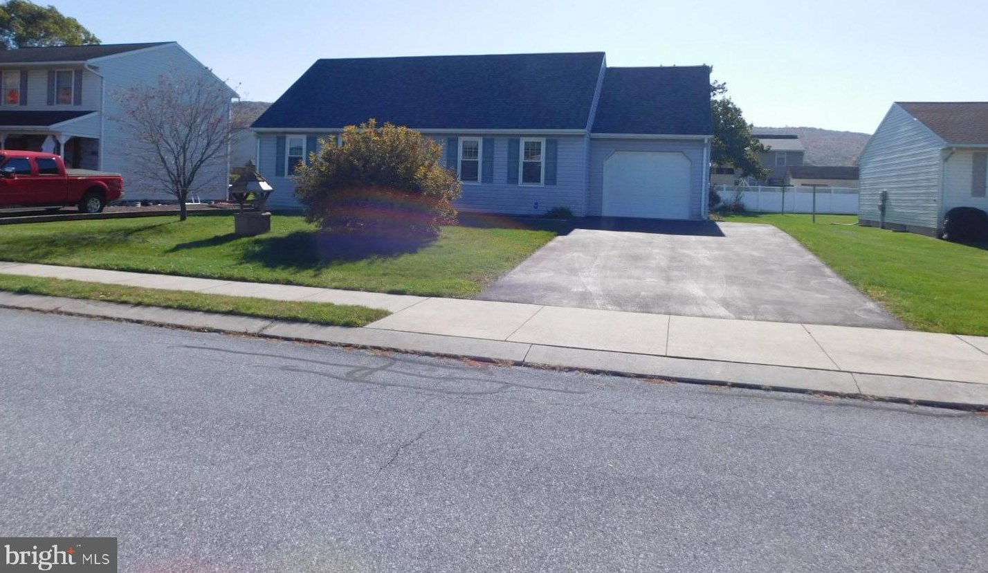 22 Progress Dr, Stricklerstown, PA 17073-9013