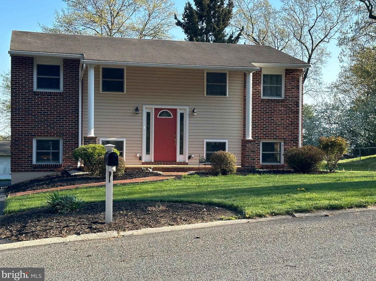 2138 Cloverfield Dr, Lebanon, PA 17046-1803
