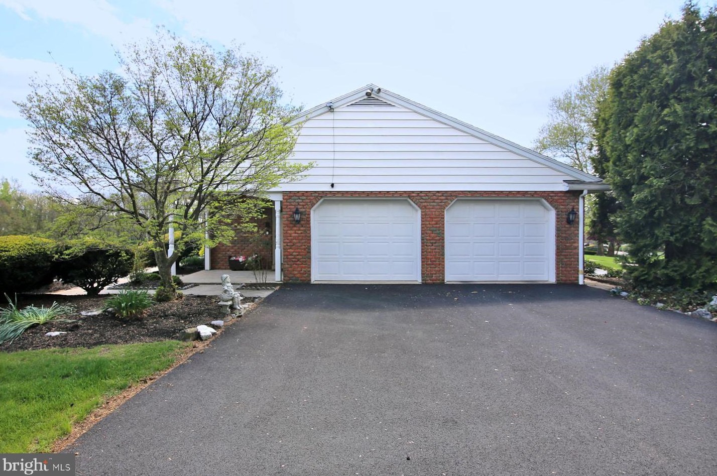 836 Tudor Ln, Lebanon PA  17042-6406 exterior