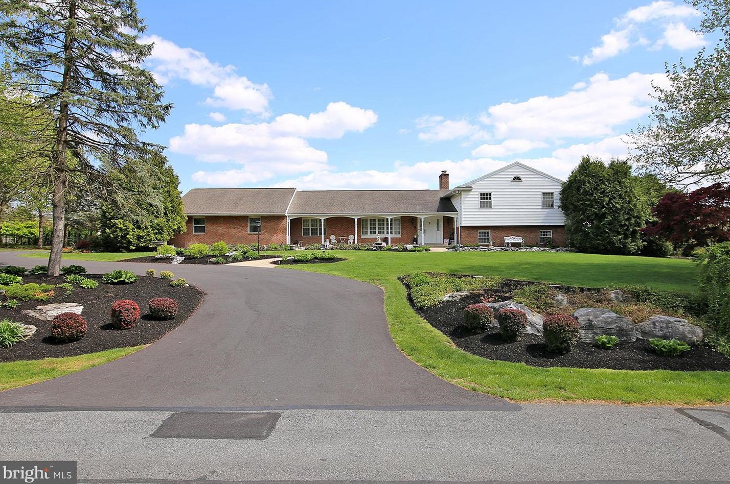 836 Tudor Ln, Lebanon PA  17042-6406 exterior