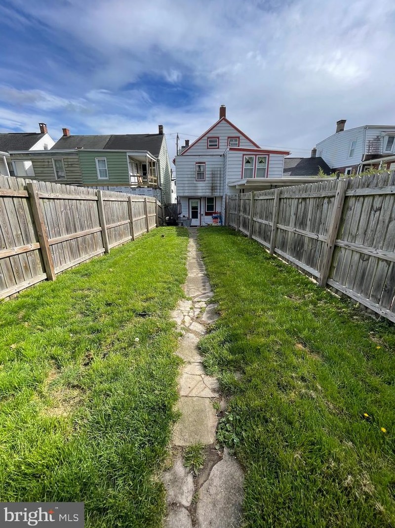 537 Maple St, Lebanon PA 17046-2221 exterior