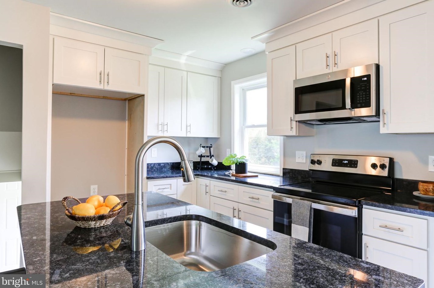2024 Water St, Lebanon, PA 17046-1840