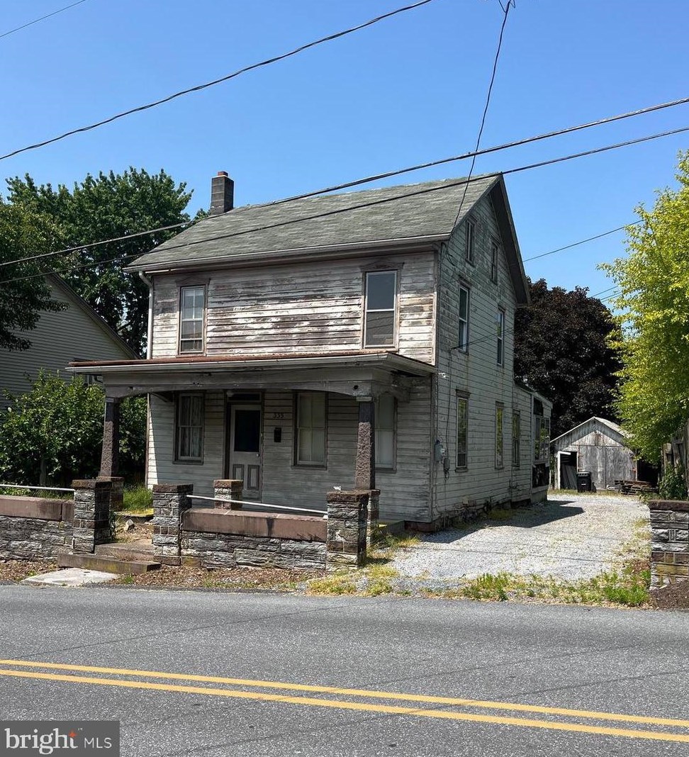 335 Market St, Stricklerstown, PA 17073-9218