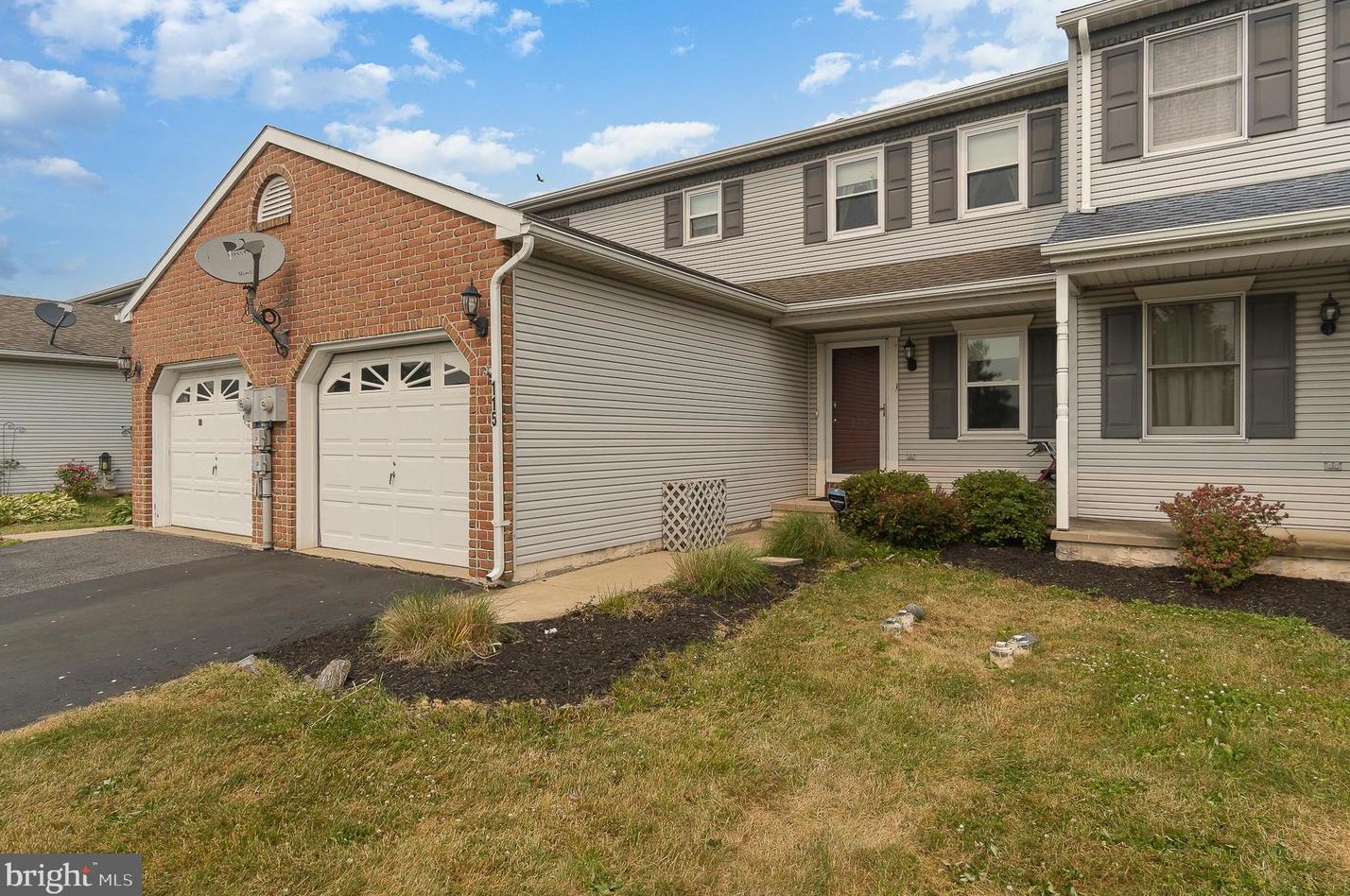115 Palm Ln, Lebanon, PA 17042-9171