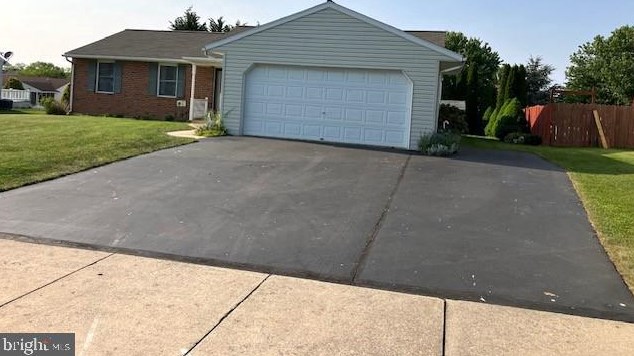 27 Treeline Dr, Stricklerstown, PA 17073-9012