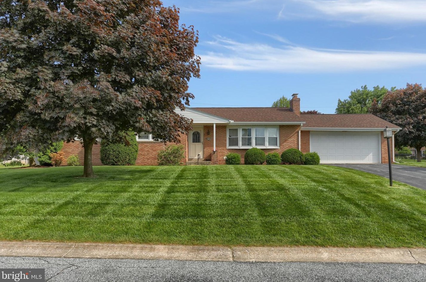 416 Larkspur Ln, Lebanon, PA 17042