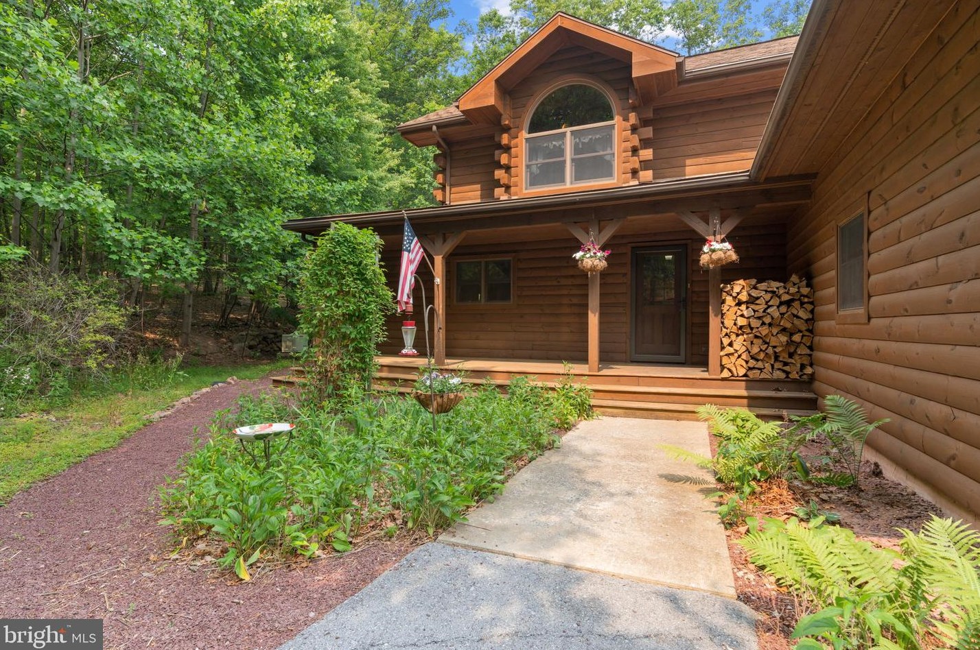 1700 Hickory Dr, Lebanon, PA 17042-9085