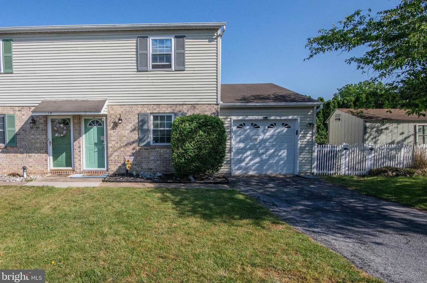 17 Dogwood Ln, Lebanon, PA 17042-3215