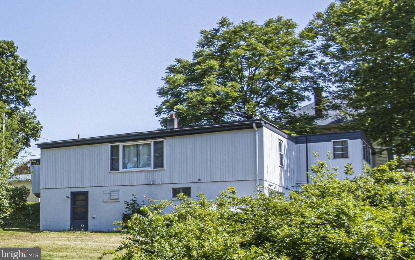99 Chestnut St, Bordnersville, PA 17038-8958