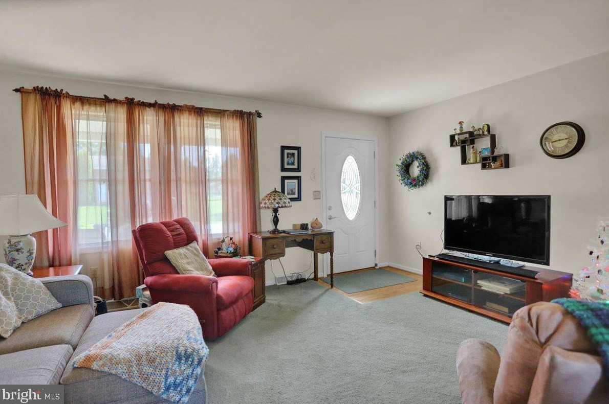 33 Treeline Dr, Stricklerstown, PA 17073-9012