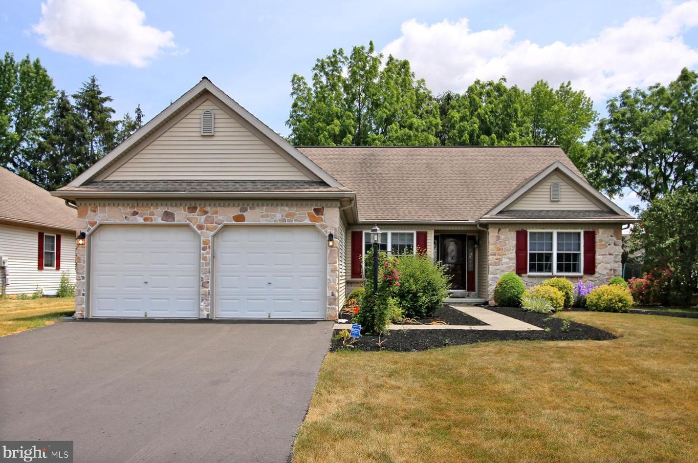 210 White Oak Cir, Lebanon, PA 17042-9485
