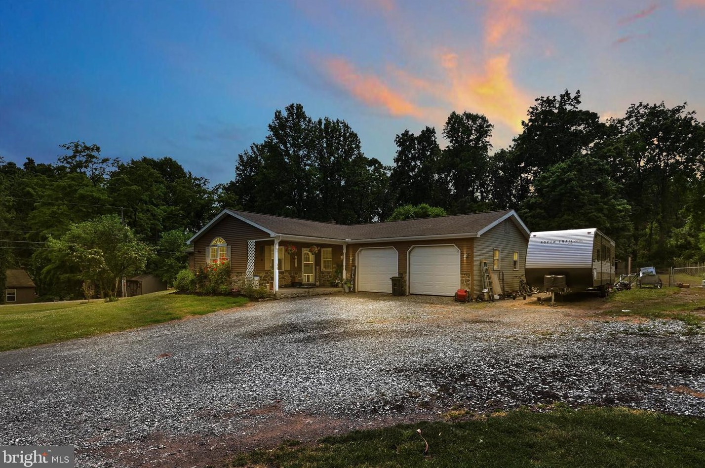 466 Sheep Hill Rd, Stricklerstown, PA 17073-8938